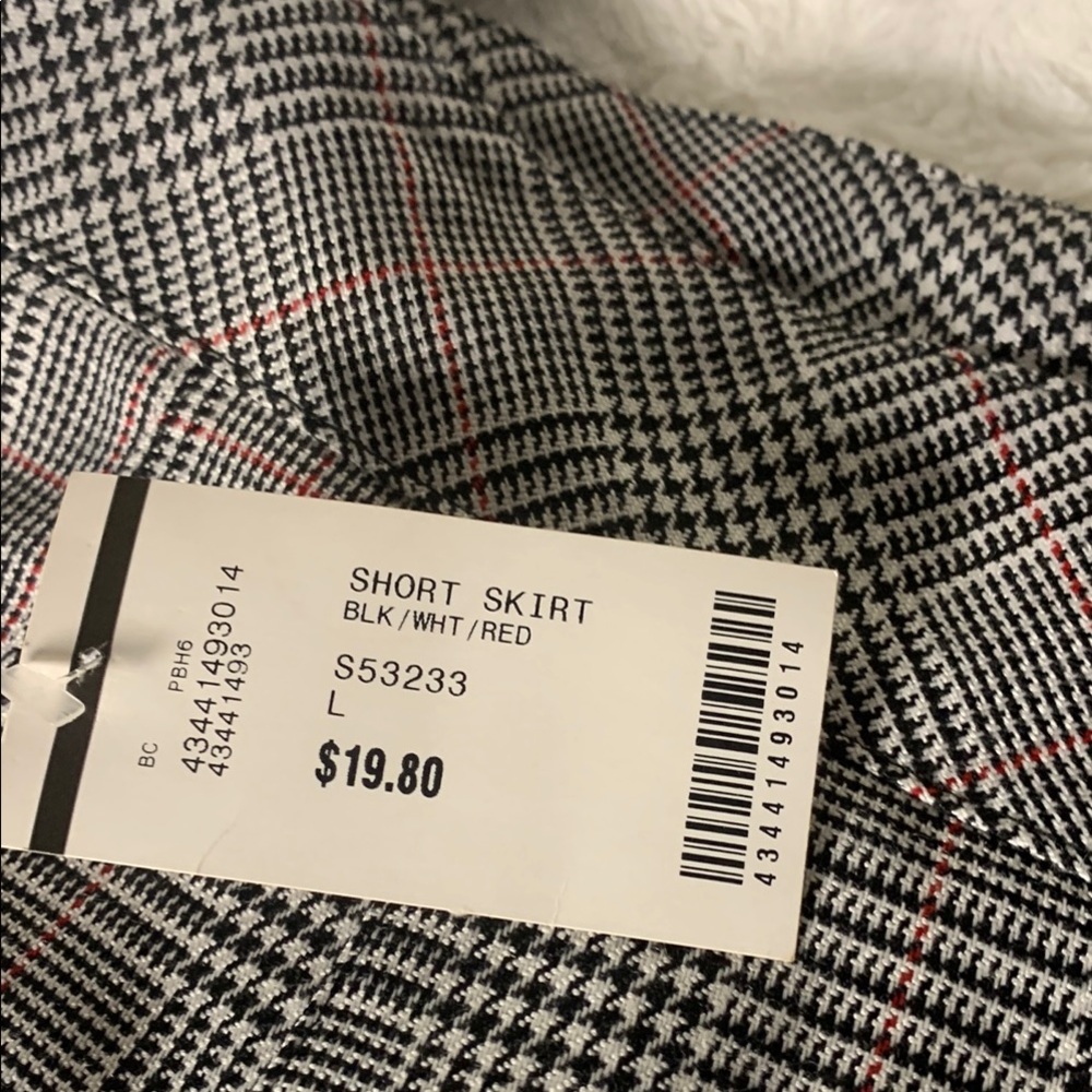 Plaid Pleated Mini Skirt - Picture 4 of 8